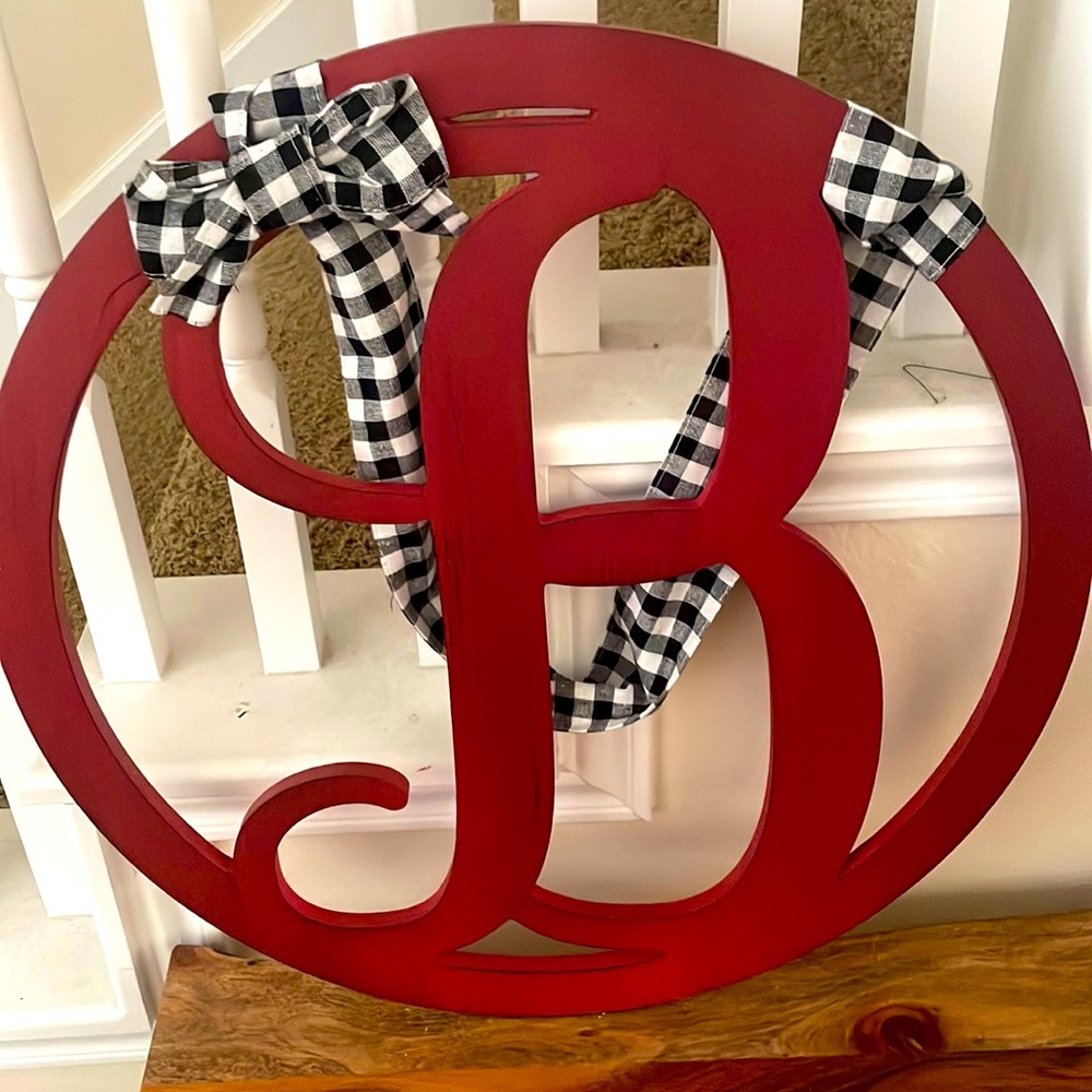 B monogram wall decor